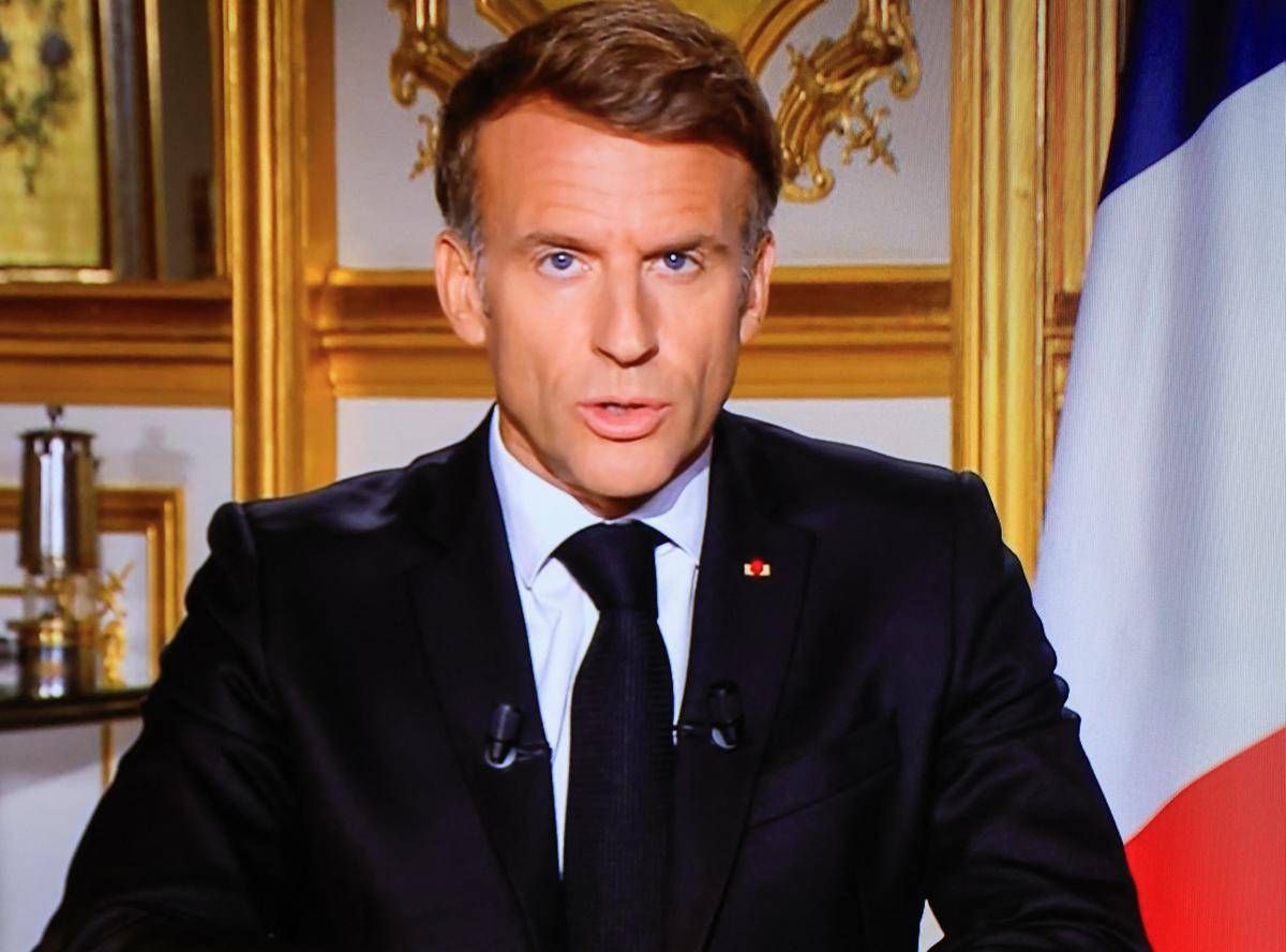 Macron dopo le violenze in Francia: «Rabbia e vergogna, saremo intransigenti»