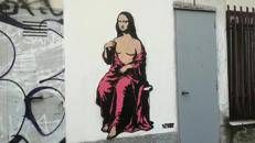 Una Gioconda con doppia mastectomia, il murale a Milano per la Giornata contro il cancro al seno - Video