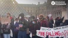 Francia, gli studenti bloccano l'accesso al Louvre - Video