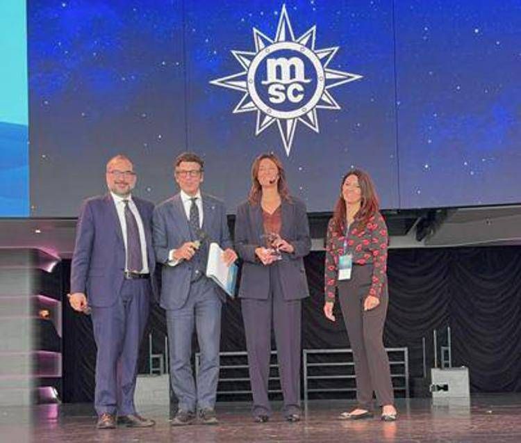 da sinistra il vicepresidente Unc Marco Vignola, il presidente Massimiliano Dona, la premiata di quest’anno professoressa Benedetta Giovanola, vicepresidente Unc Livia Zollo