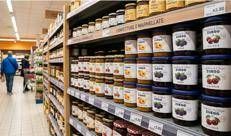 Scaffale con marmellate - (Immagine generata)
