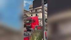 A Napoli sfilano cittadini e camion, il corteo a sostegno degli autotrasportatori - Video