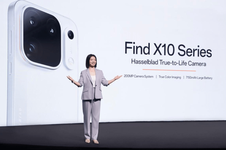 Ling Liu sul palco mentre presenta una panoramica della gamma di prodotti