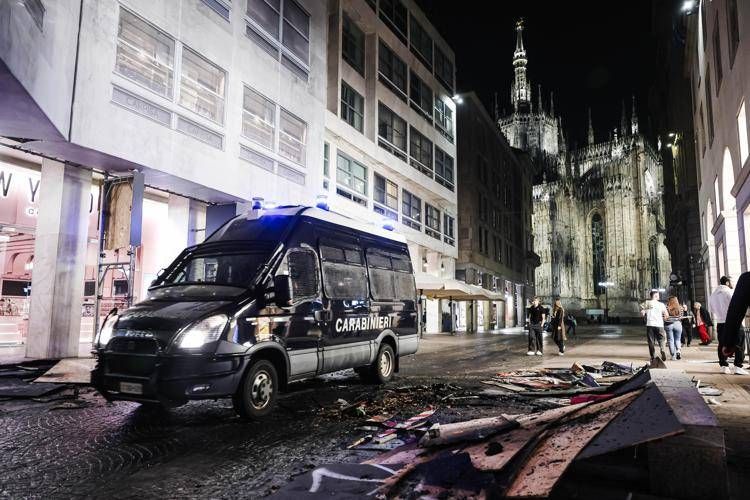Scontri a Milano - (Ipa)