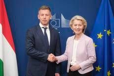 Ursula von der Leyen con il primo ministro ungherese Peter Magyar
 - Fotogramma/Ipa