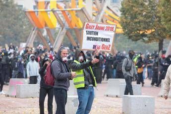 La Francia si prepara a nuova giornata di protesta, oltre 70mila agenti schierati e unità dell'elite: "Alto livello di minaccia"