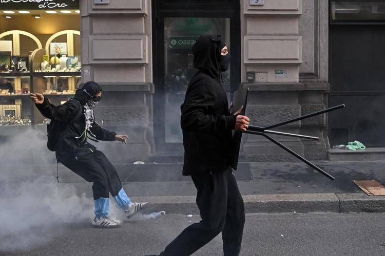 Disordini domenica scorsa a Milano - (Fotogramma/Ipa)