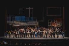 (I saluti finali del cast di 