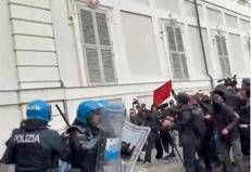 Momenti di tensione a Torino - (foto Adnkronos)