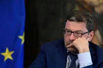 Manovra 2027, verso flat tax per neoassunti under 35 e fondo pensioni. Salta il taglio Irpef per il ceto medio