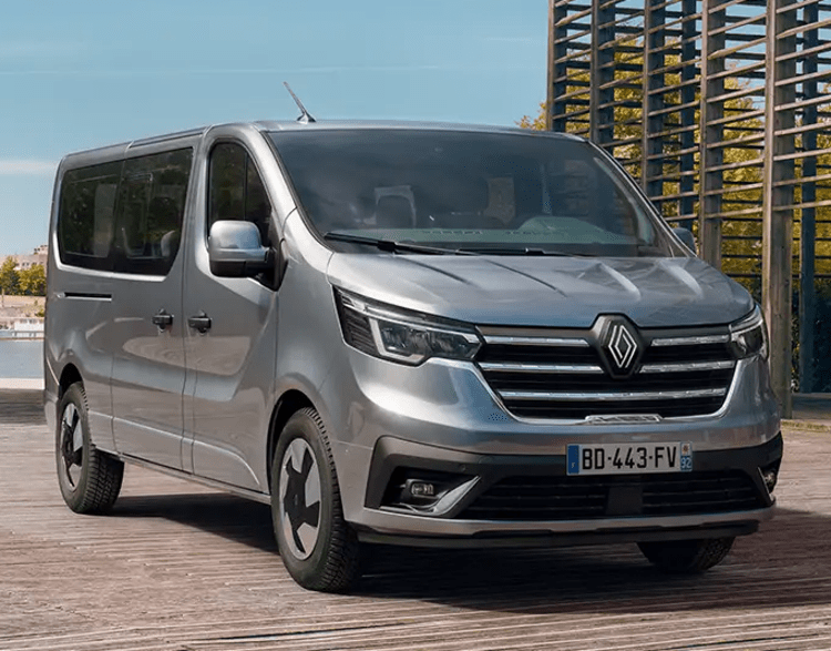 Renault Trafic 2026: nuovo sterzo elettrico, freni potenziati