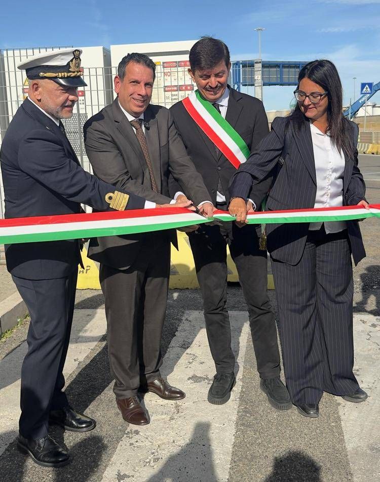 Civitavecchia, inaugurati degli impianti fotovoltaici e dei sistemi di accumulo del Network portuale - (foto Ufficio stampa)