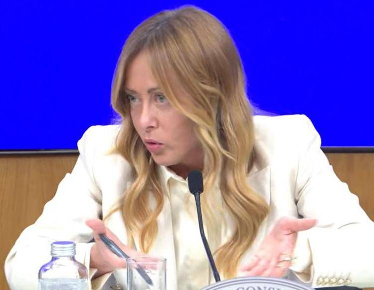 Scintille tra Meloni e giornalista su scontri ai cortei: 