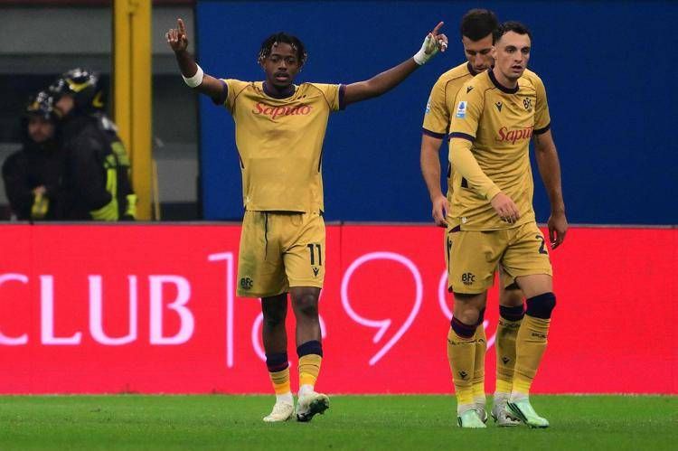 Samuel Mbangula alza le braccia dopo il gol del 2-3  - Afp 