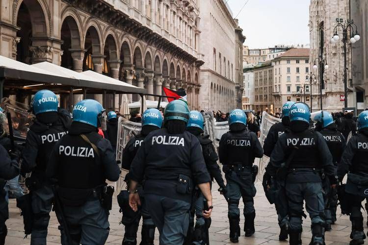 Polizia a Milano - (Ipa)