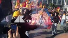 Sciopero 30 ottobre, a Napoli bruciato striscione con Meloni, Bernini e Mr Monopoly - Video