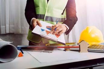 Dipendente al lavoro - (Foto )