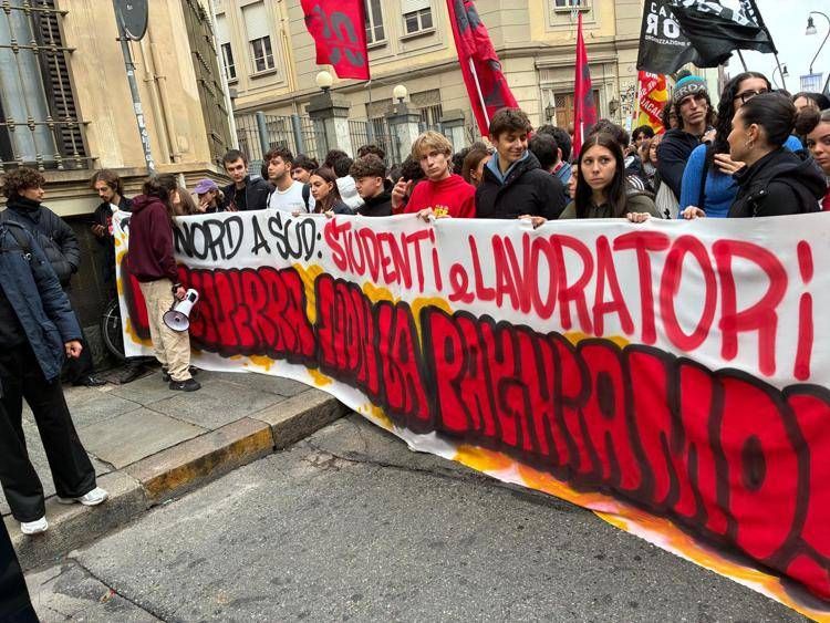 Corteo a Torino - (Adnkronos)