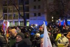 Folla davanti alla Corte Costituzionale a Varsavia - X