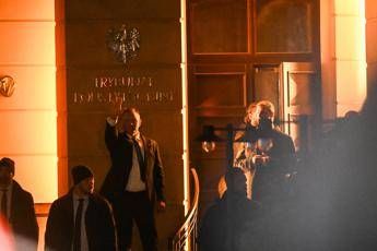 Polonia, scontro su Corte Costituzionale e Nawrocki forza ingresso nella sede: 