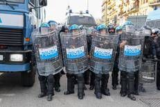 Polizia schierata per i cortei - (Ipa)