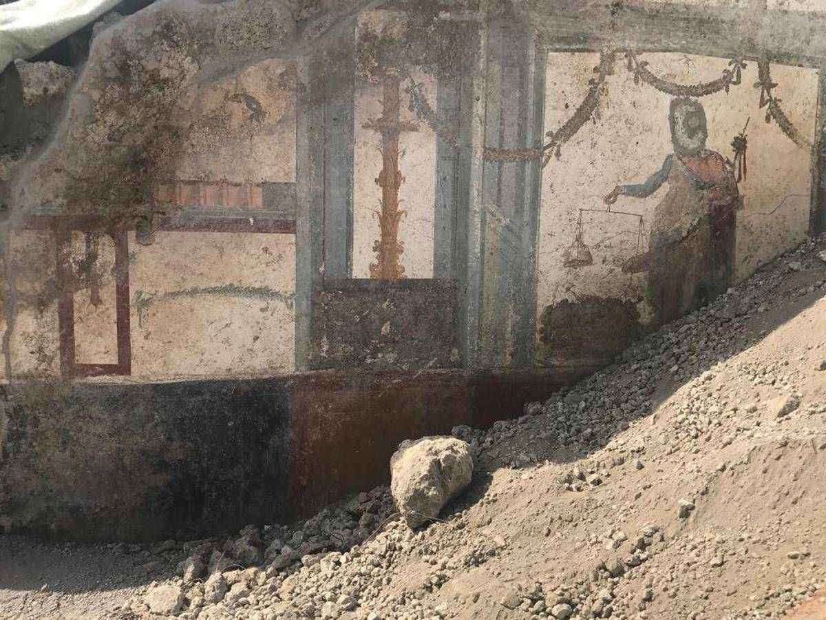 Pompei Da Nuovi Scavi Emerge Affresco Priapo Come Quello Casa Vettii