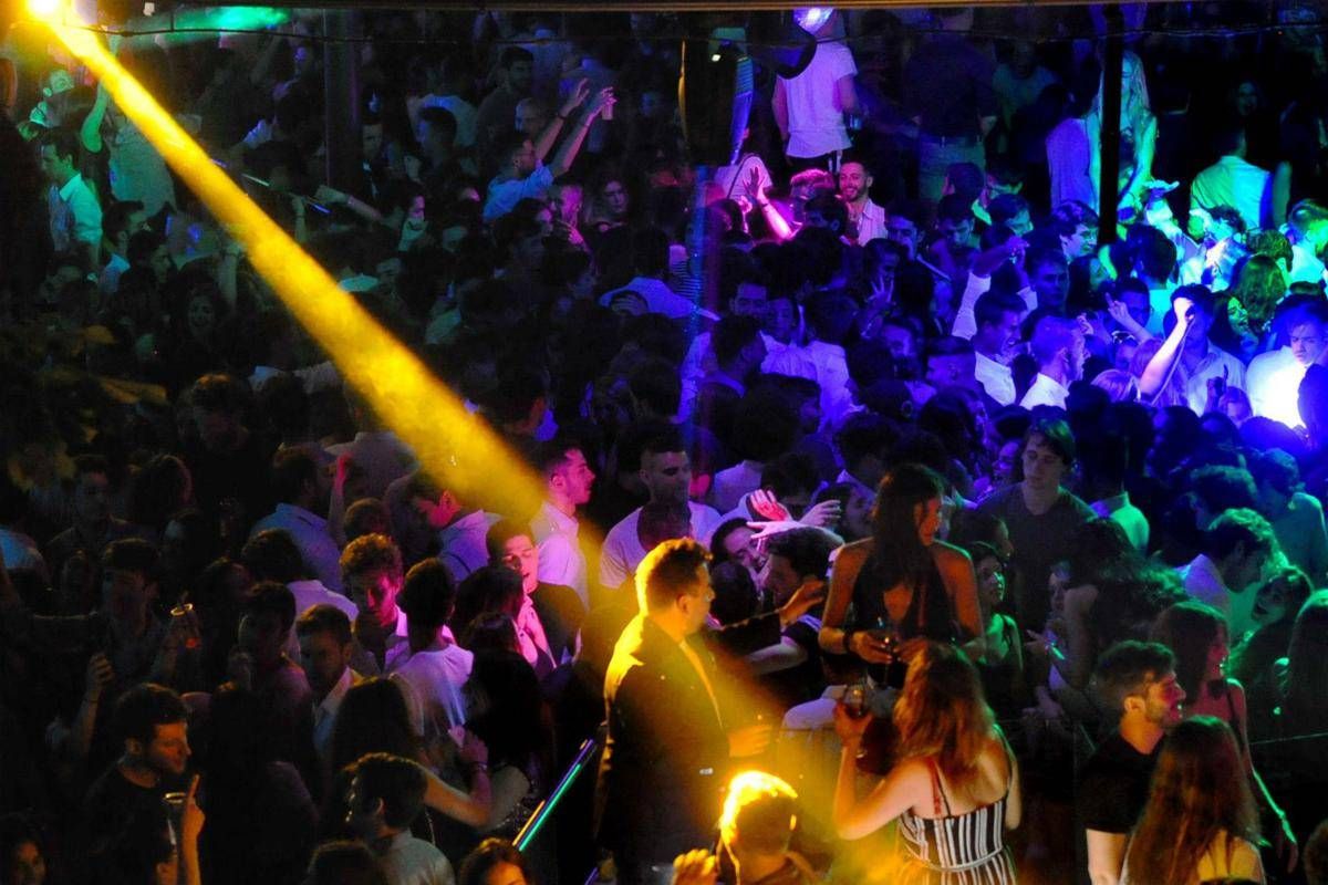Ballo All Aperto E Distanze Le Regole In Discoteca
