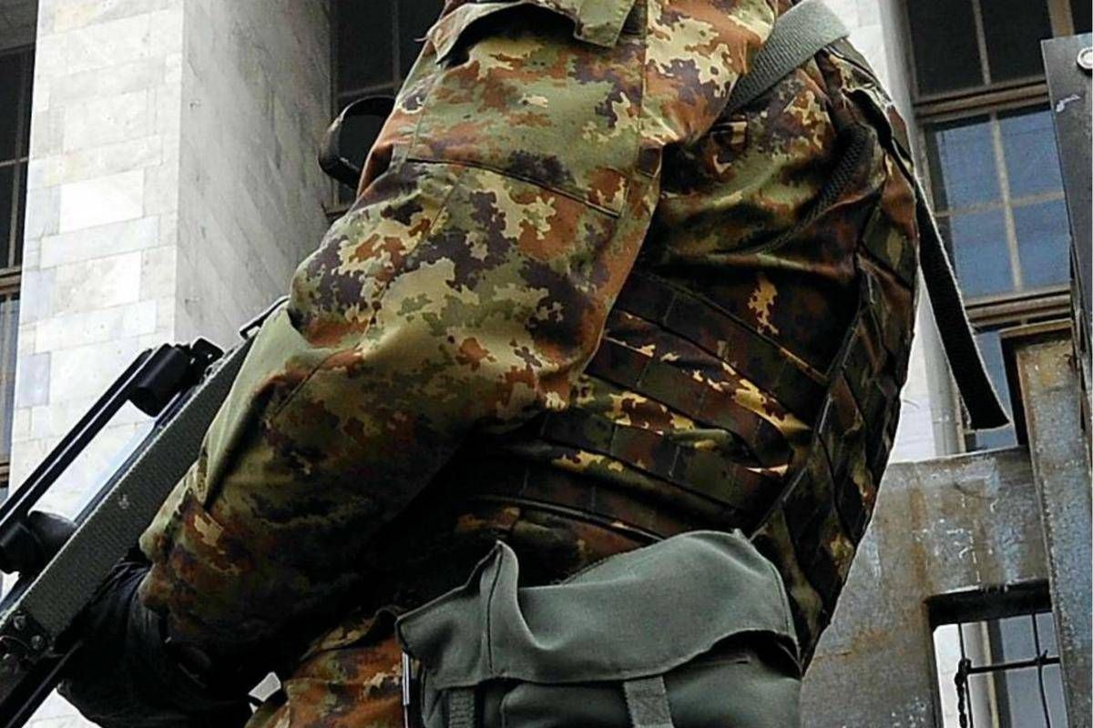 Violenta La Figlia Per Anni Militare Arrestato E Sospeso