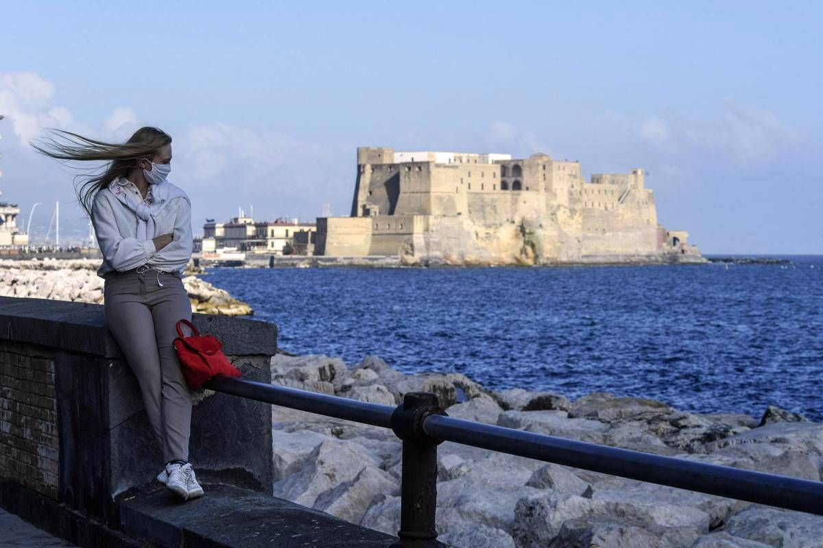 Napoli Proteste Di Mamme E Scuolabus Contro Chiusura Scuole