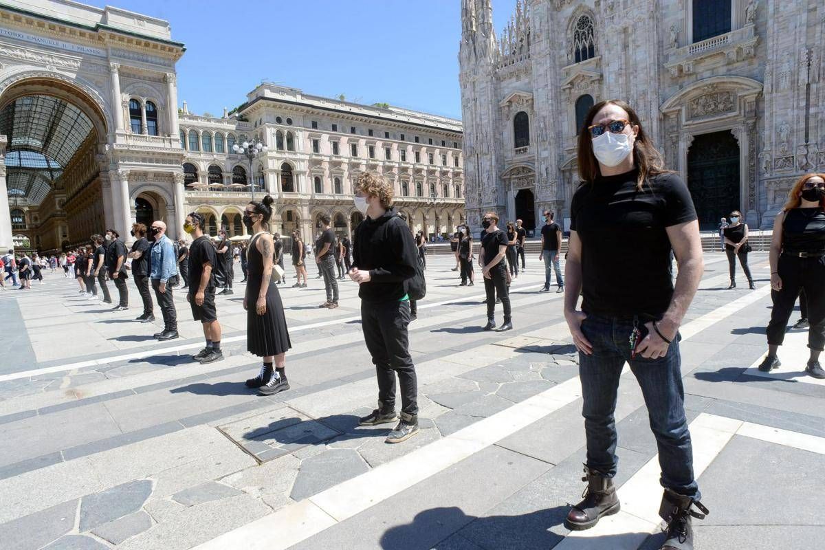 Festa Della Musica In Silenzio Flash Mob Artisti In Piazza Duomo