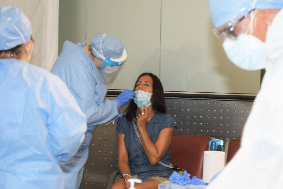 Covid, tamponi da medici famiglia e pediatri: c'è l'accordo