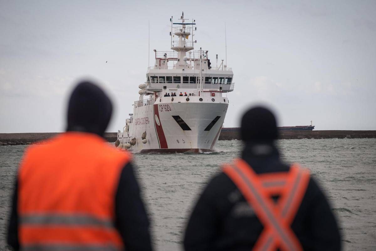 Porti Chiusi A Nave Della Guardia Costiera