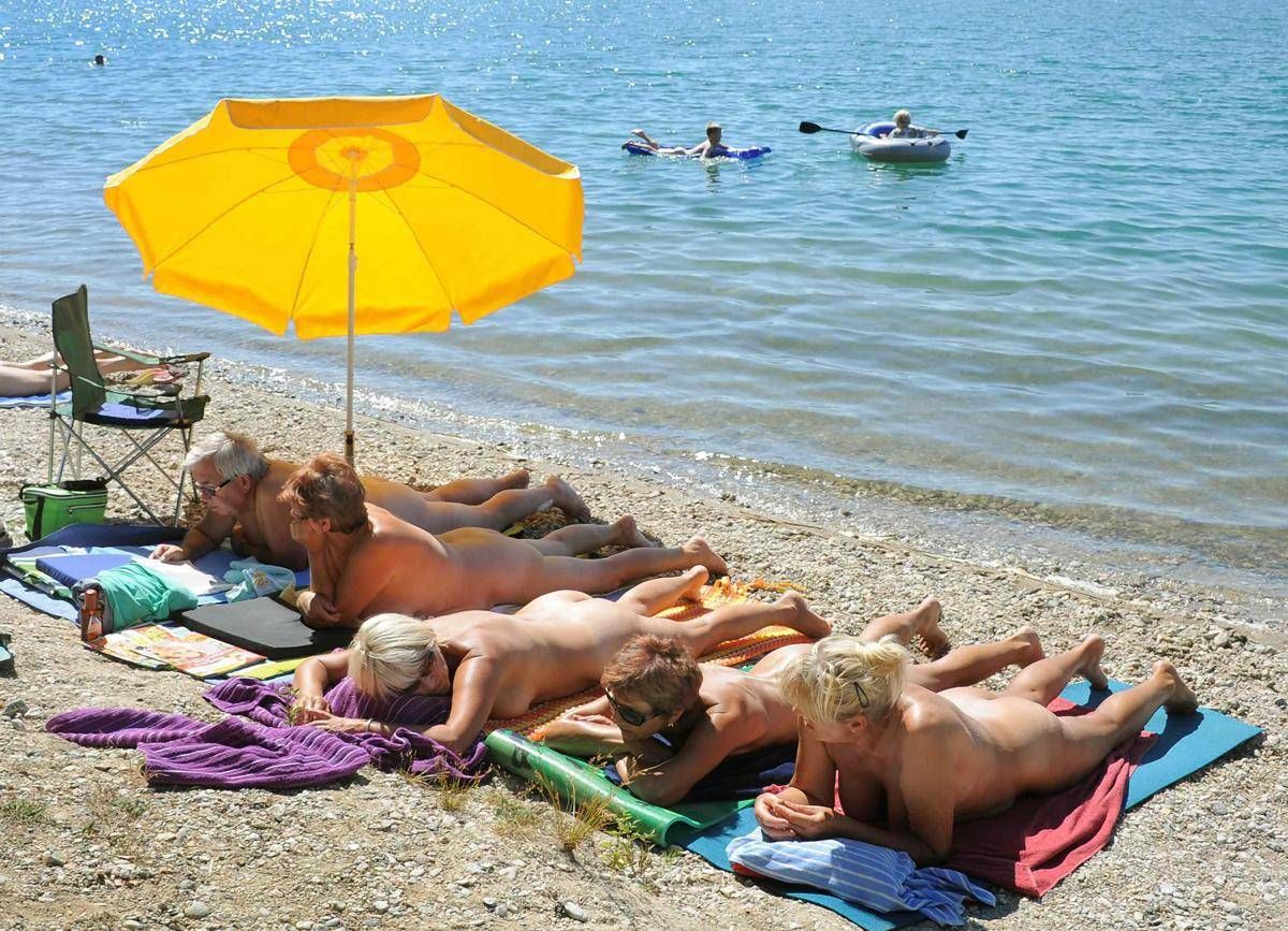 Tanto Sole Mare E Tintarella Nature Nel Belpaese I Nudisti Sono Mezzo Milione