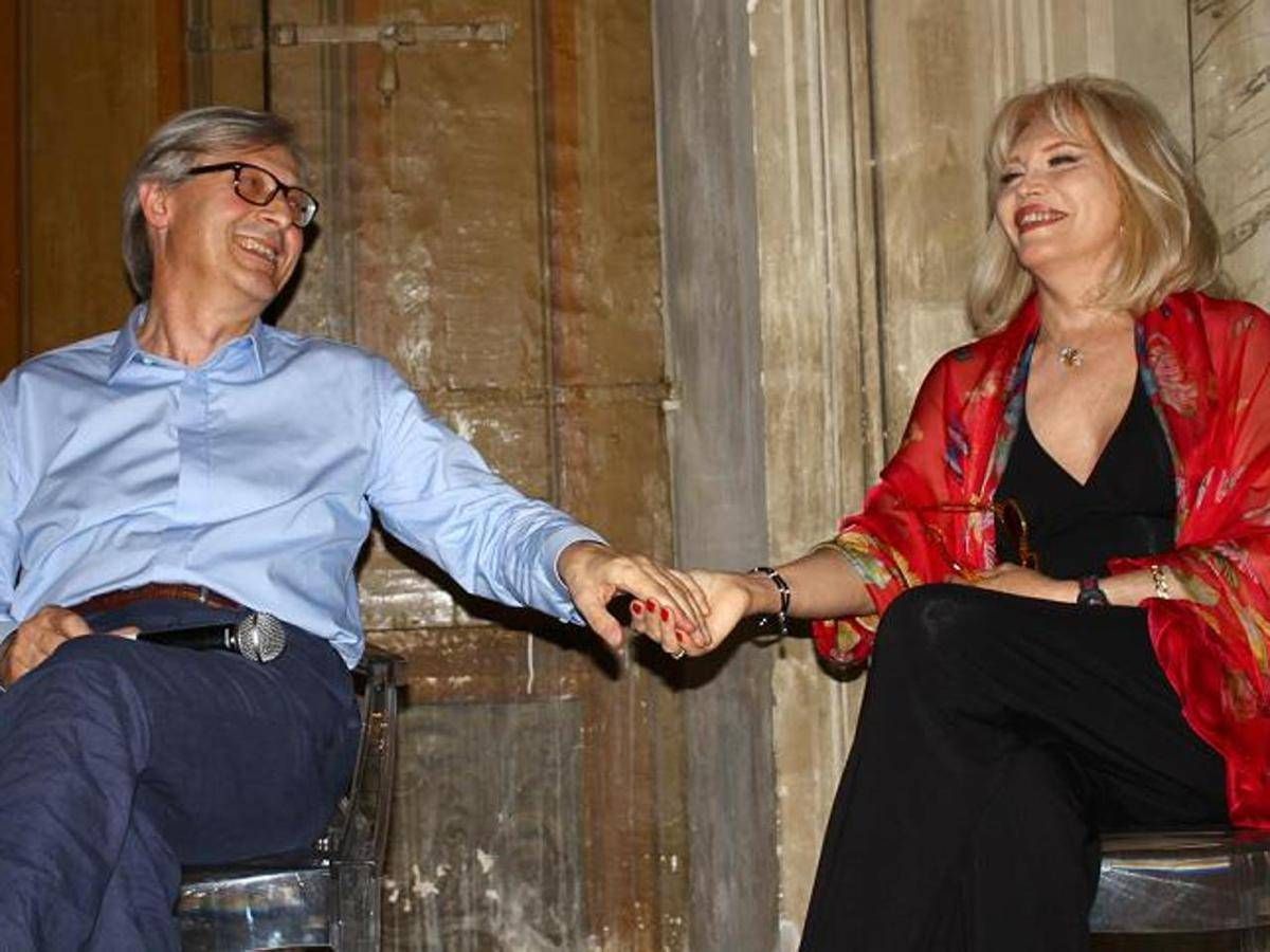 Arte Amanda Lear Pittrice Nella Mostra Visioni Curata Da Vittorio Sgarbi