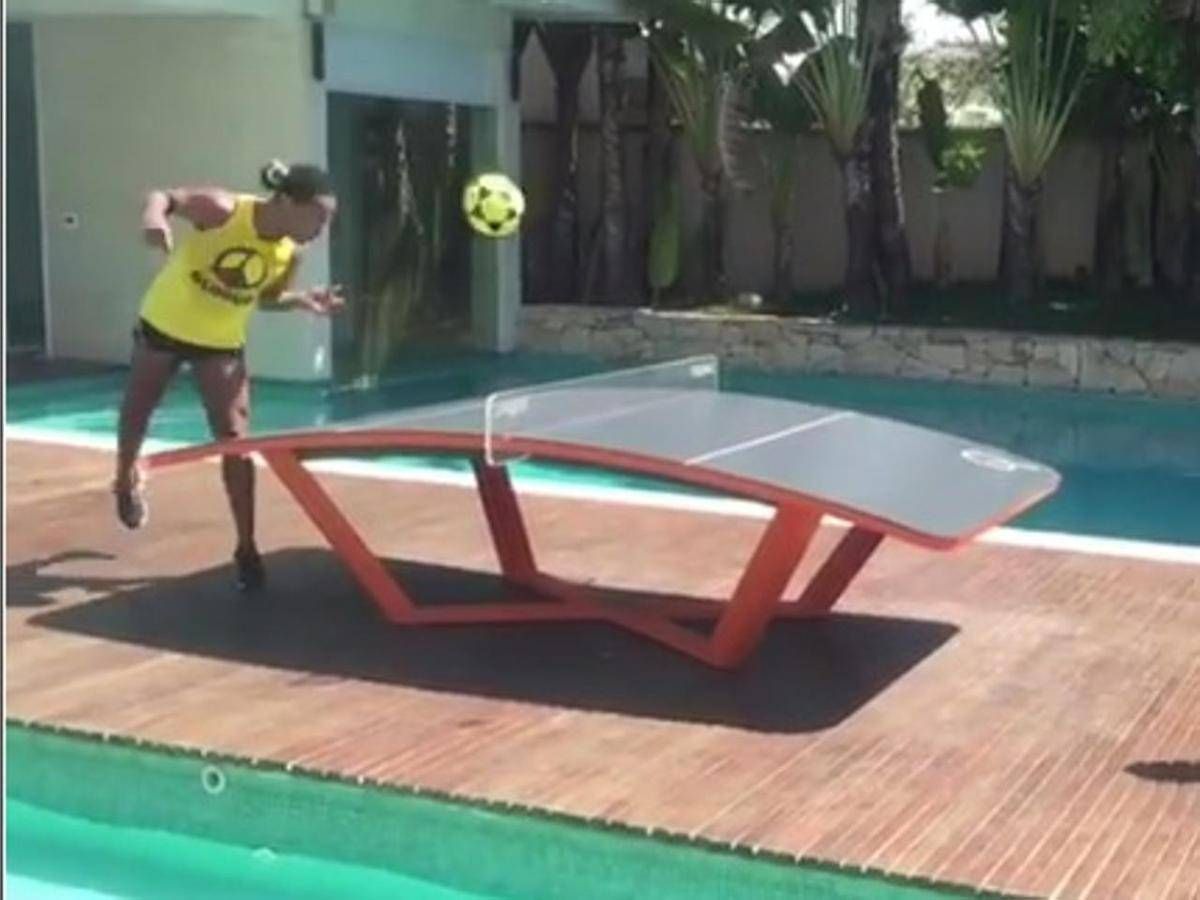 Ronaldinho Fenomeno Anche A Teqball Tra Calcio E Ping Pong Video