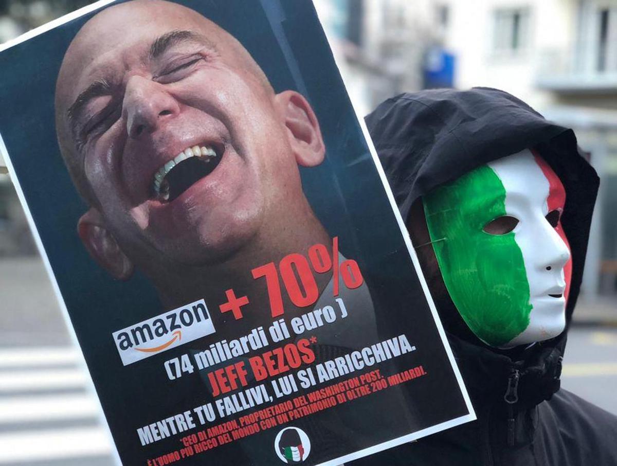 Covid, Mascherine tricolori vs Amazon: "Tassare i giganti del web"