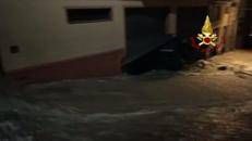 Un fiume di fango travolge Bitti, le immagini