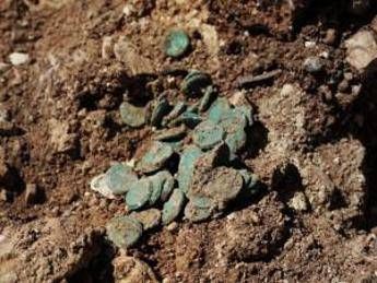A Gerusalemme scoperto un tesoro di monete di ebrei ribelli contro l'impero romano A Gerusalemme scoperto un tesoro di monete di ebrei ribelli contro l'impero romano