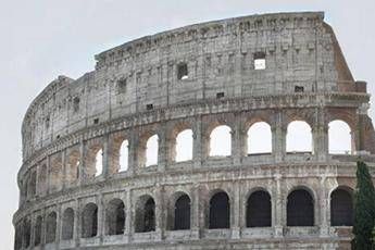 Brasilian hospitalised after fall from Colosseum Brasilian hospitalised after fall from Colosseum