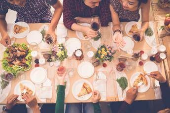 Dal social eating ai pagamenti online, la legge sugli home restaurant Dal social eating ai pagamenti online, la legge sugli home restaurant