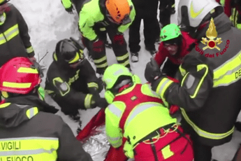 Sotto la neve da due giorni, ecco come si sono salvati Sotto la neve da due giorni, ecco come si sono salvati