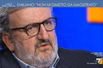 Caos Pd, Emiliano vs Renzi: Adesso basta di pensare a te stesso /Video Caos Pd, Emiliano vs Renzi: Adesso basta di pensare a te stesso /Video