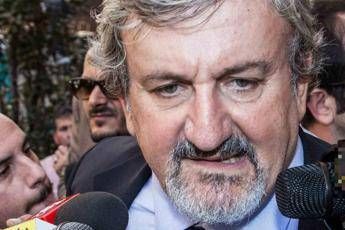 Apre la caccia a cani e gatti, bufera su Emiliano. Lui replica: E' una caz.... Apre la caccia a cani e gatti, bufera su Emiliano. Lui replica: E' una caz....