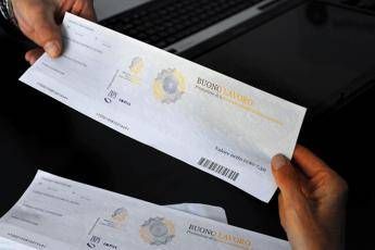 Voucher, si va verso taglio netto. Poletti: Limitarli solo a famiglie Voucher, si va verso taglio netto. Poletti: Limitarli solo a famiglie