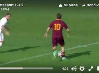 40 anni e non sentirli: lo straordinario gol di Totti a Trigoria 40 anni e non sentirli: lo straordinario gol di Totti a Trigoria