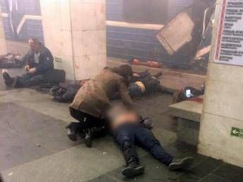 Terrore a San Pietroburgo, bomba in metro: 11 morti e 42 feriti Terrore a San Pietroburgo, bomba in metro: 11 morti e 42 feriti