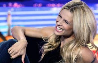 Michelle Hunziker: Basta pance finte, non sono incinta Michelle Hunziker: Basta pance finte, non sono incinta