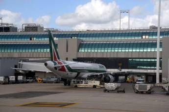 Italy deports suspected Islamic State supporter Italy deports suspected Islamic State supporter