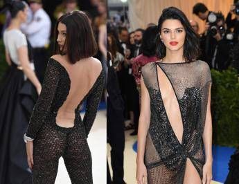 Bella Hadid e Kendall Jenner, sfilata trasparente al Met Gala Bella Hadid e Kendall Jenner, sfilata trasparente al Met Gala