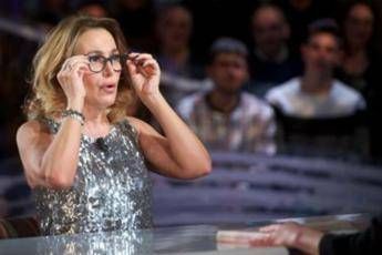 Petizione online contro Barbara D'Urso, firmano in 32mila Petizione online contro Barbara D'Urso, firmano in 32mila
